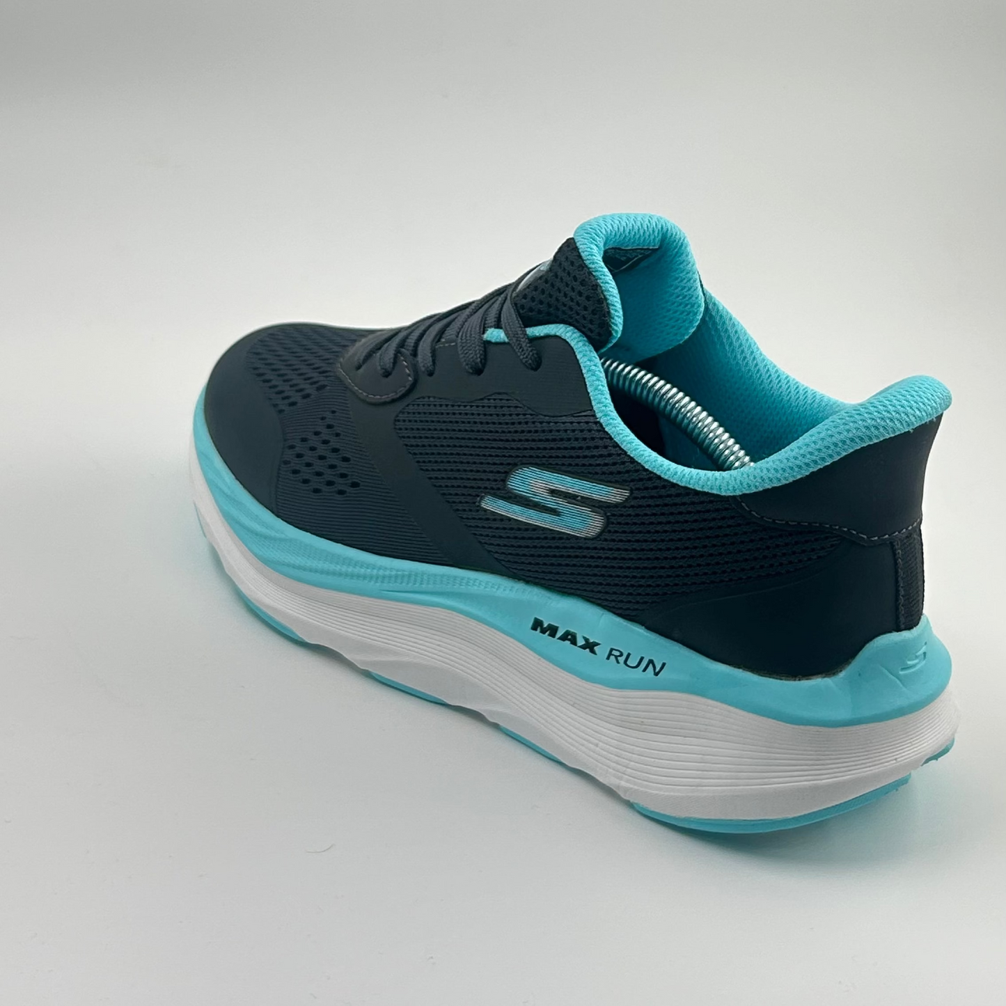 Skechers Max Cushioning / Max Run